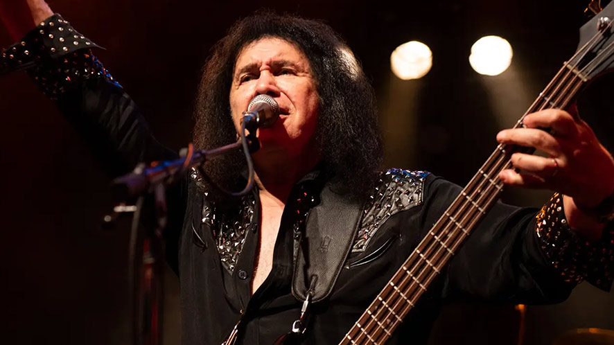 Are Kiss Icon Gene Simmons Hairs Real or Fake (2)