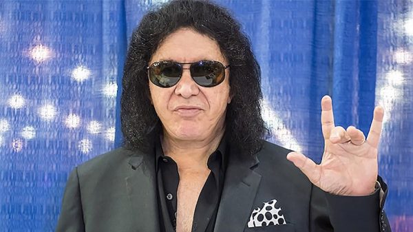 Does Gene Simmons Wear A Wig