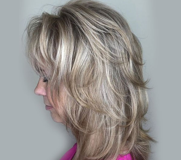 50 Chic and Flattering Hairstyles for Women Over 50 (20)