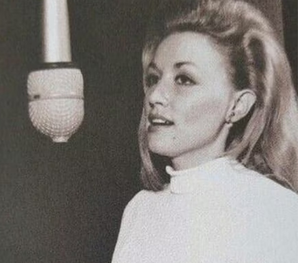 Dolly Parton Reveals Her Real Hair and Why She Chooses to Wear Wigs?