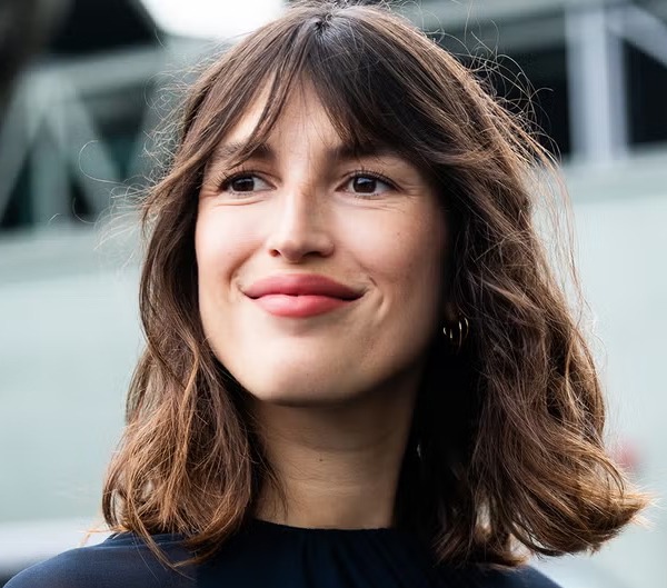 12-30 Best Haircuts and Hairstyles for Short Wavy Hair